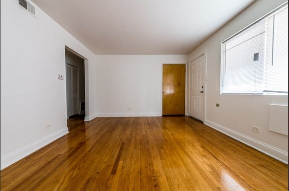 South Shore Apartments for rent in Chicago | 7706 S Saginaw Living Room